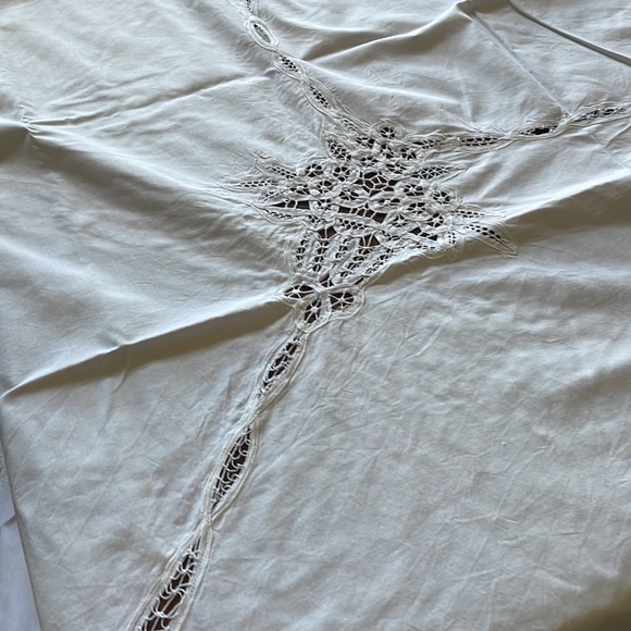 White cotton Batternburg lace 68” x 82” tablecloth - Picture 3 of 13